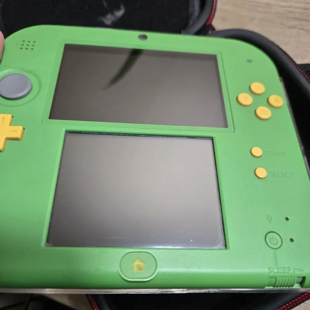 NINTENDO 2DS ZELDA EDITION GREEN PROTECTIVE CASE & TRAVEL CASE Tested No Stylus